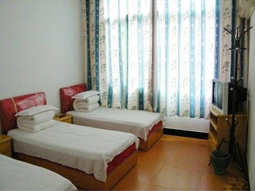 Шанграо: Teacher Wang Lulu Lodging House