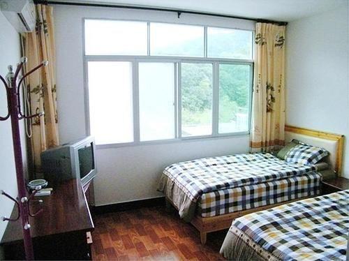 Шанграо: Teacher Wang Lulu Lodging House