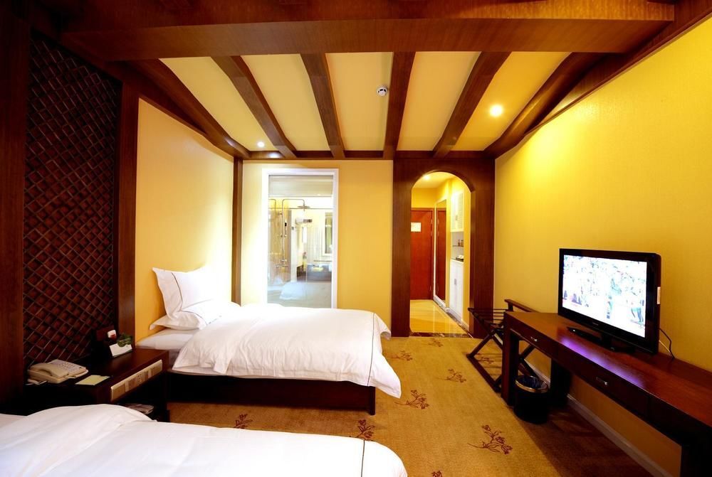 Цюйцзин: Shizong Diheng Hotel