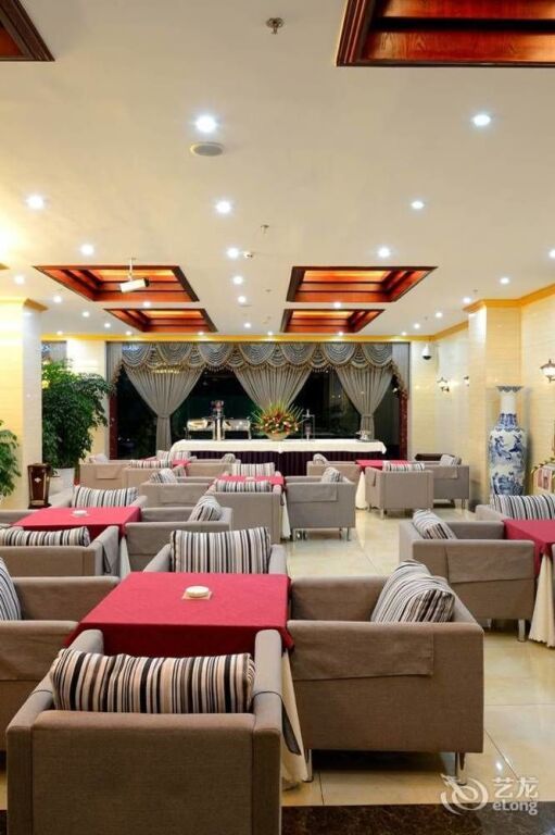 Цюйцзин: Shizong Diheng Hotel