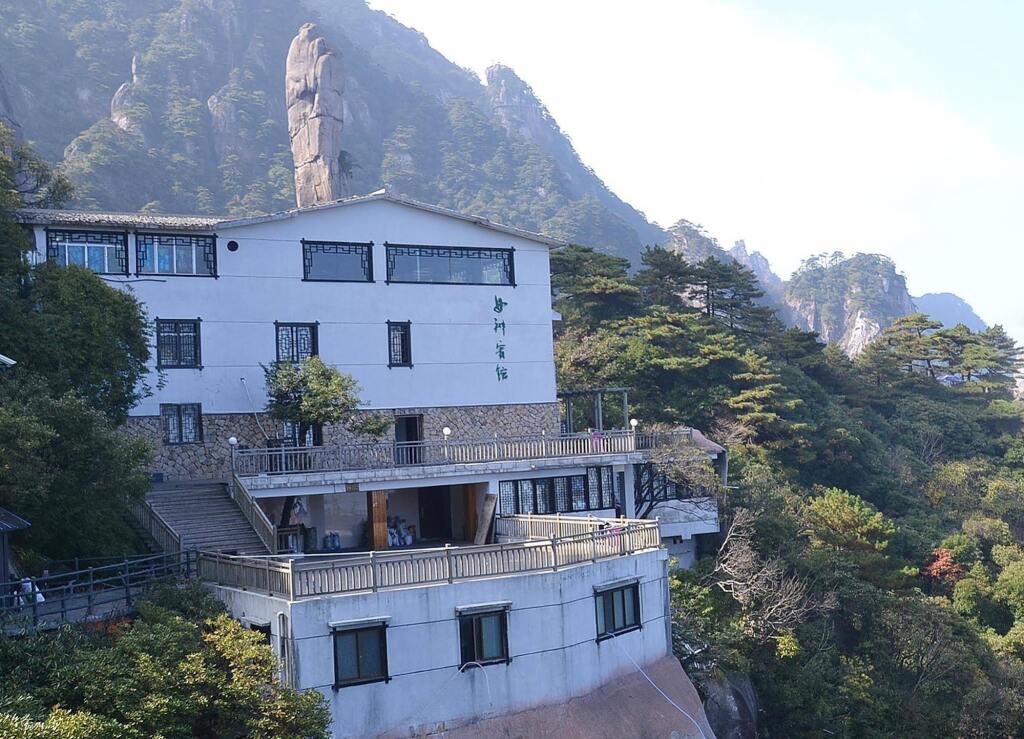 Шанграо: Nvshen Hotel