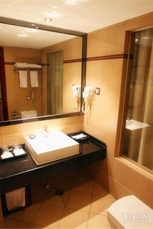 Ухань: Wuhan Sunshine 128 Hotel