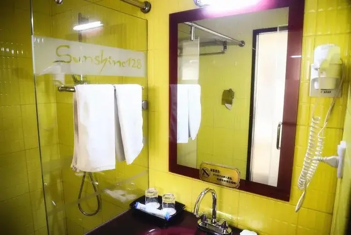 Ухань: Wuhan Sunshine 128 Hotel