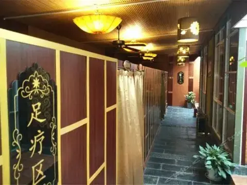 Цзинхун: 景洪贝叶风情商务酒店