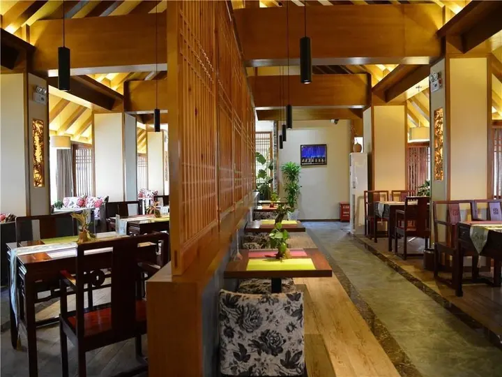 Цзинхун: Greentree Eastern Hotel
