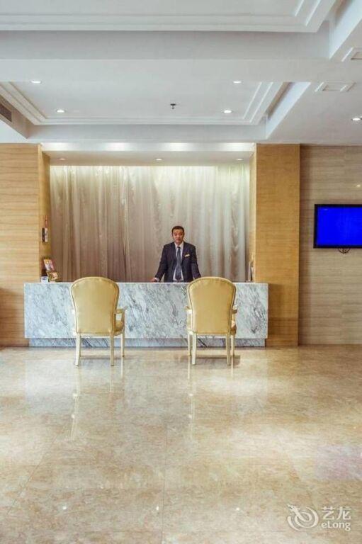 Пуян: Biway Mansion Hotel (Puyang Jingkai Avenue Stadium Branch)
