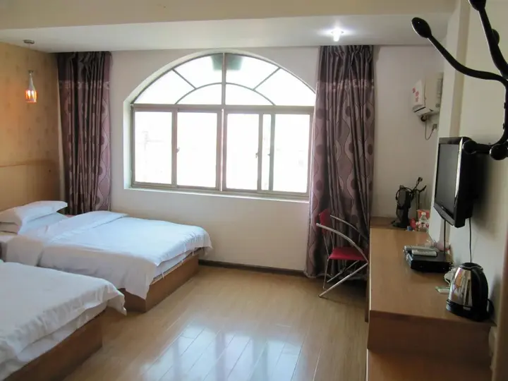 Хэчжоу: Hezhou E-age Hotel