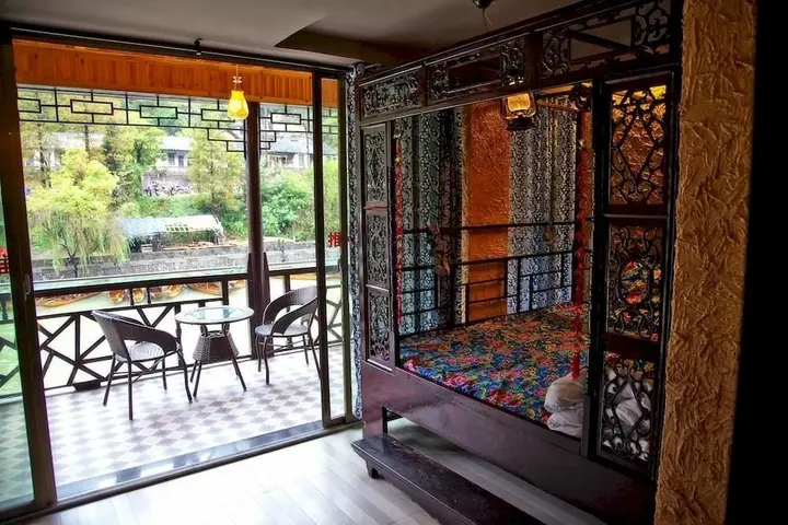 Сянси: Fenghuang Lifetime True Love Hotel