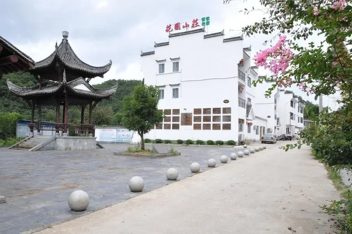 Шанграо: Wuyuan Huayuan Mountain Villa