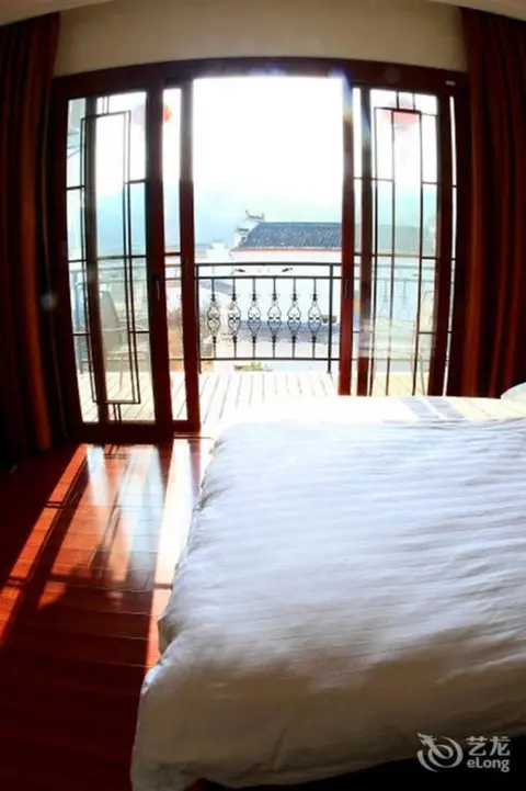 Шанграо: Wuyuan Huayuan Mountain Villa