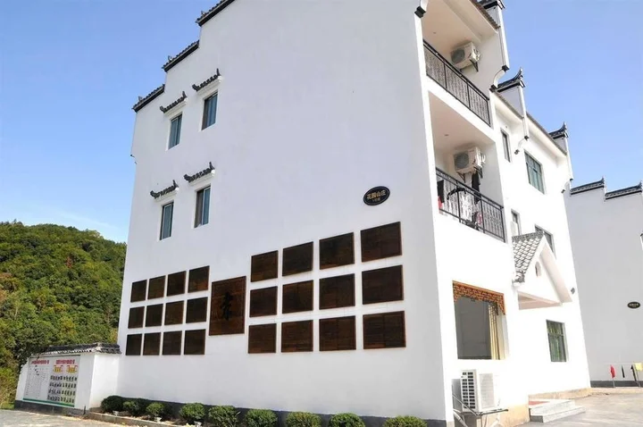 Шанграо: Wuyuan Huayuan Mountain Villa