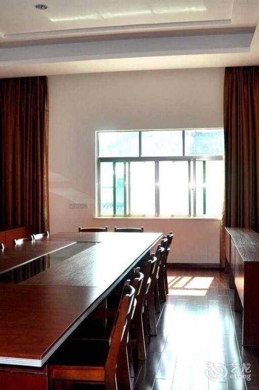 Шанграо: Wuyuan Huayuan Mountain Villa
