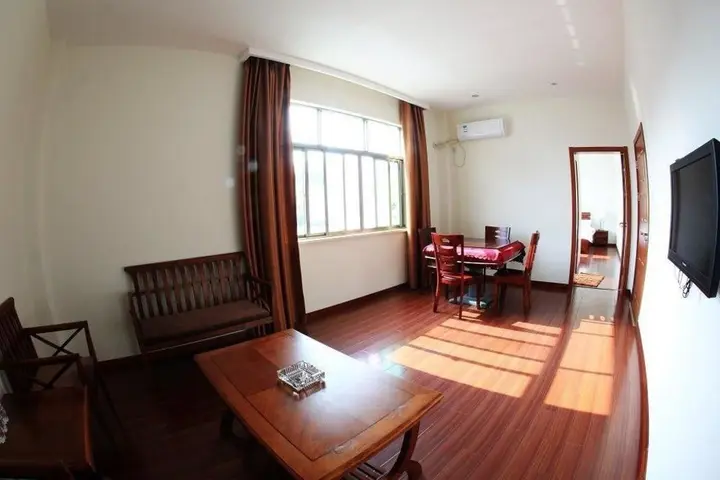 Шанграо: Wuyuan Huayuan Mountain Villa