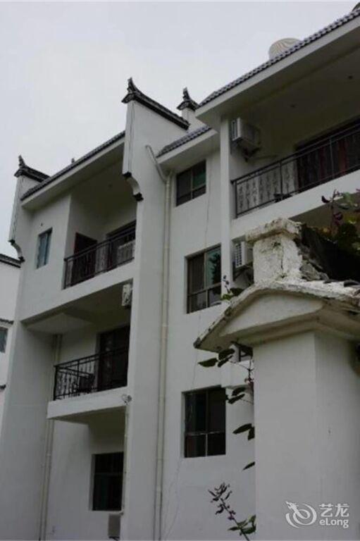 Шанграо: Wuyuan Huayuan Mountain Villa