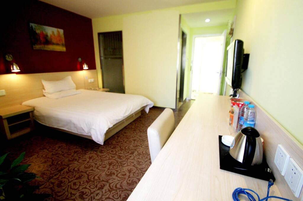 Уху: Fast 109 Hotel