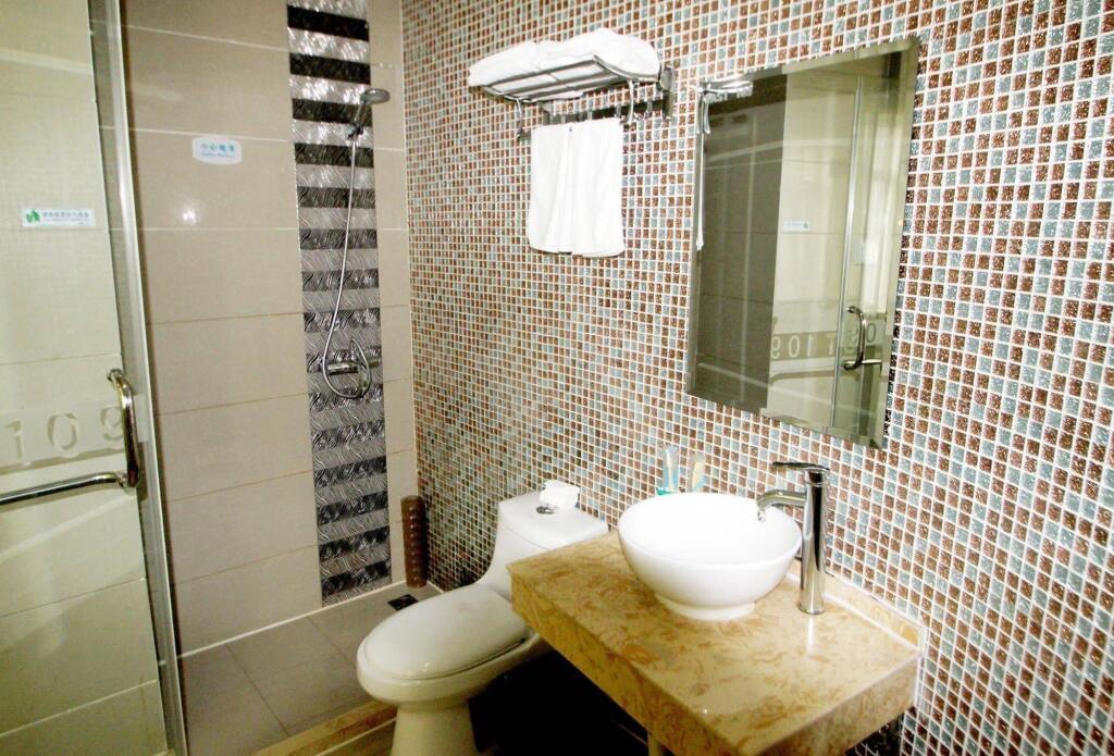 Уху: Fast 109 Hotel