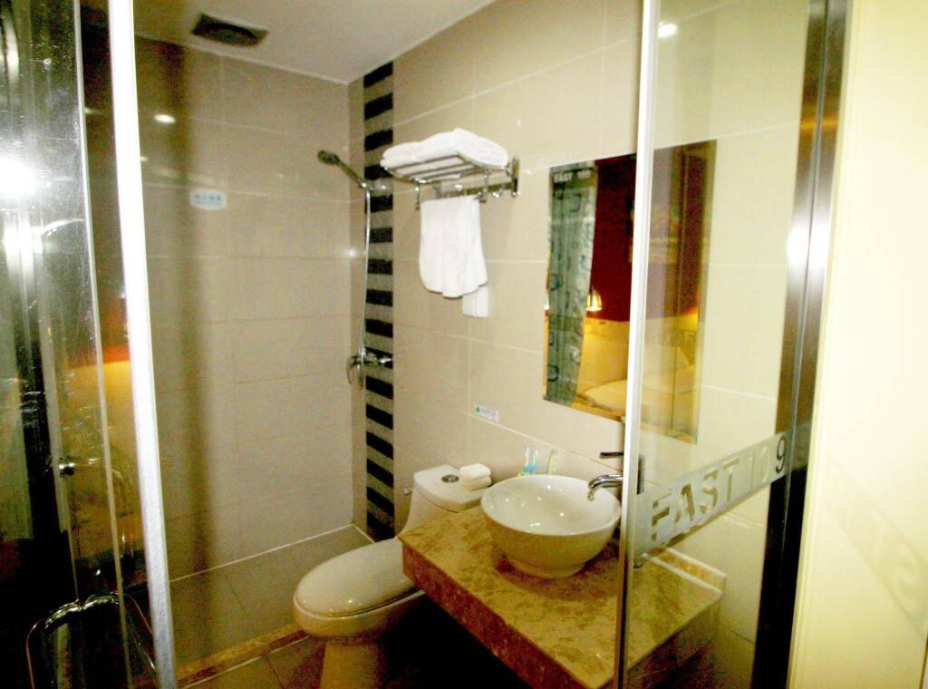 Уху: Fast 109 Hotel