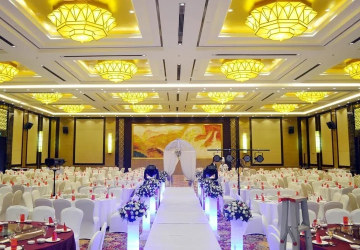 Дэян: Deyang Care Feeling Grand Hotel