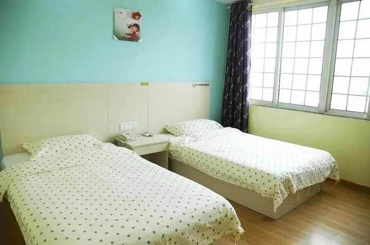 Цзинчжоу: G Chu Chain Hotel