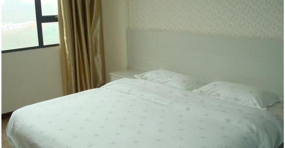 Ичан: Lily Holiday Hotel (Yichang East Railway Station Fujiuyuan Xintiandi Branch)
