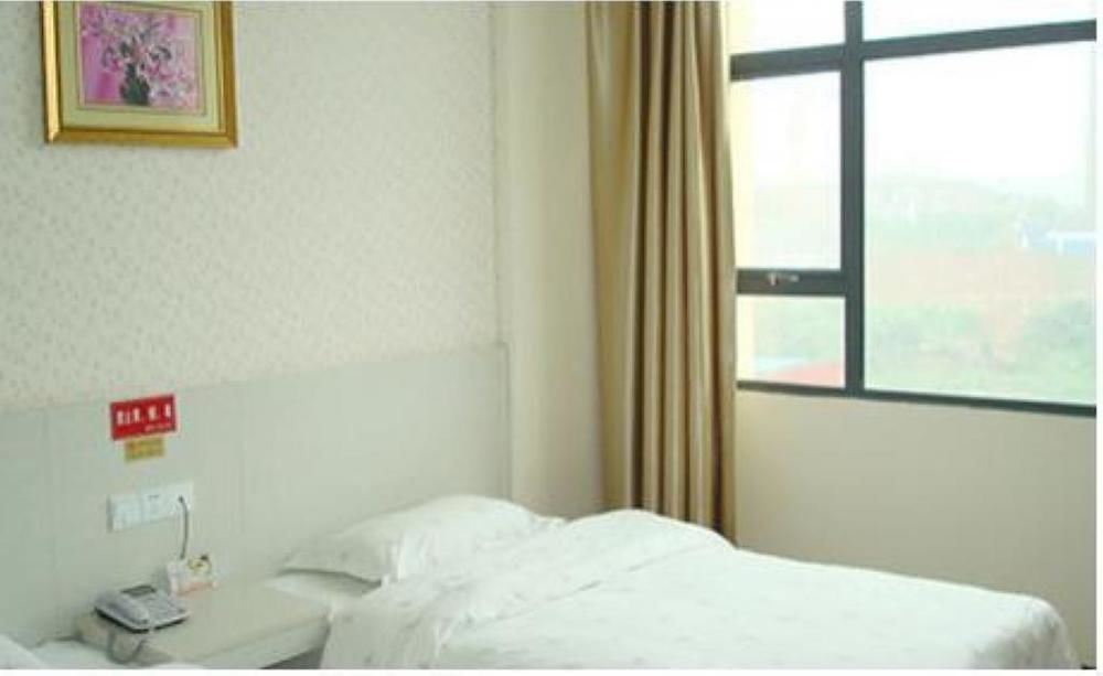 Ичан: Lily Holiday Hotel (Yichang East Railway Station Fujiuyuan Xintiandi Branch)