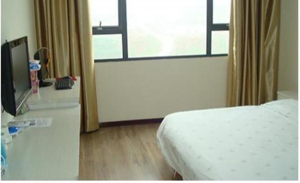 Ичан: Lily Holiday Hotel (Yichang East Railway Station Fujiuyuan Xintiandi Branch)