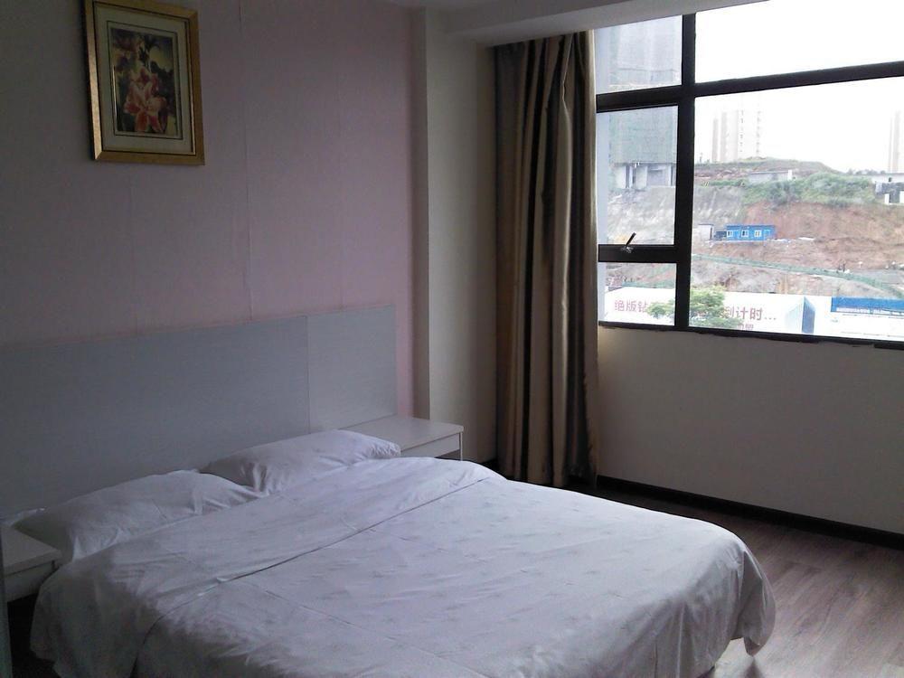 Ичан: Lily Holiday Hotel (Yichang East Railway Station Fujiuyuan Xintiandi Branch)