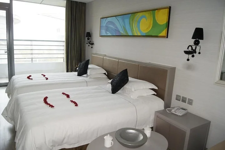 Жичжао: Century Sailboat Apartment Hotel