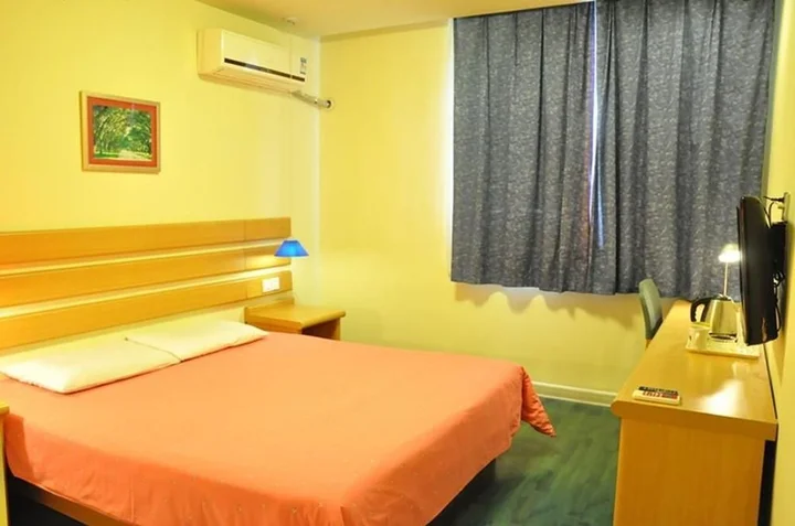 Линьи: Home Inn Linyi People's Square