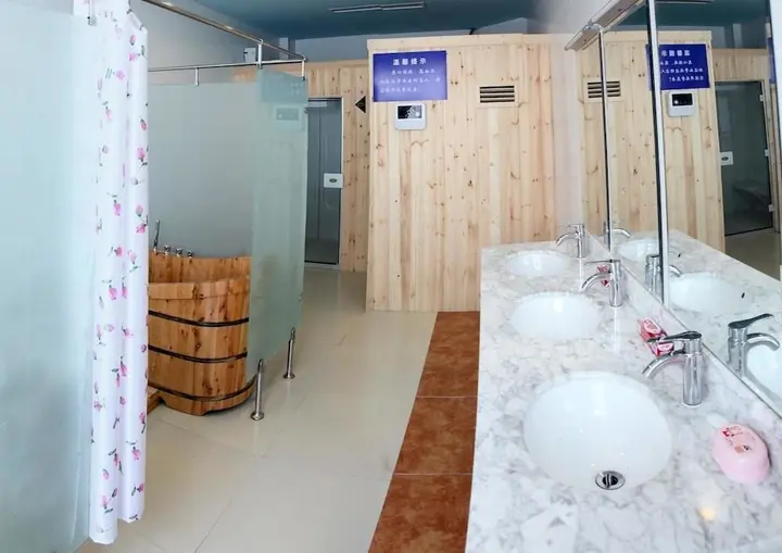 Цзиньчжун: Financial Hotel