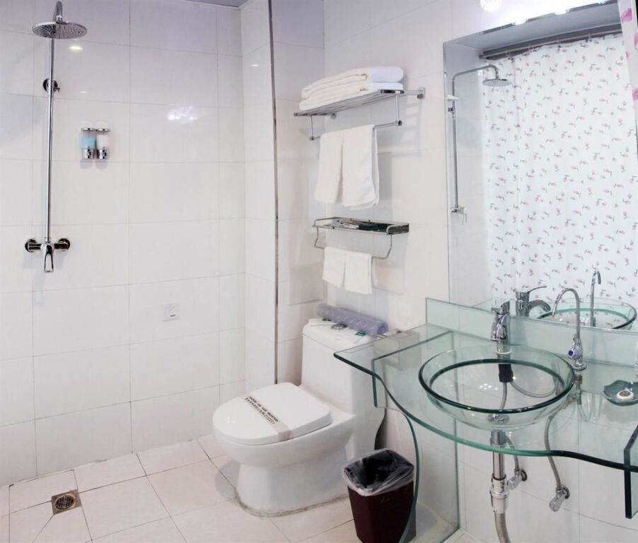 Цзиньчжун: Financial Hotel