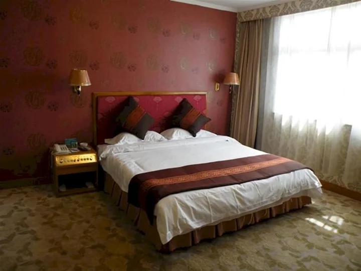 Цзиньчжун: Financial Hotel