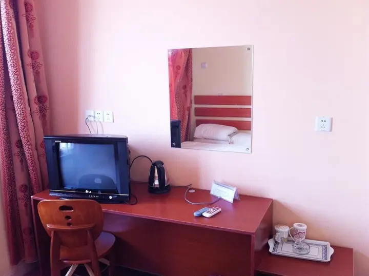 Пэнлай: Penglai Yi Jia Express Hotel