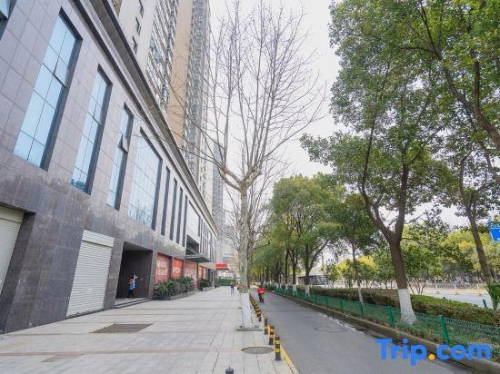 Ухань: Pai Hotel Wuhan Guanggu Square Subway Station