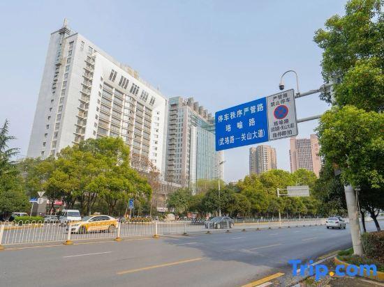 Ухань: Pai Hotel Wuhan Guanggu Square Subway Station