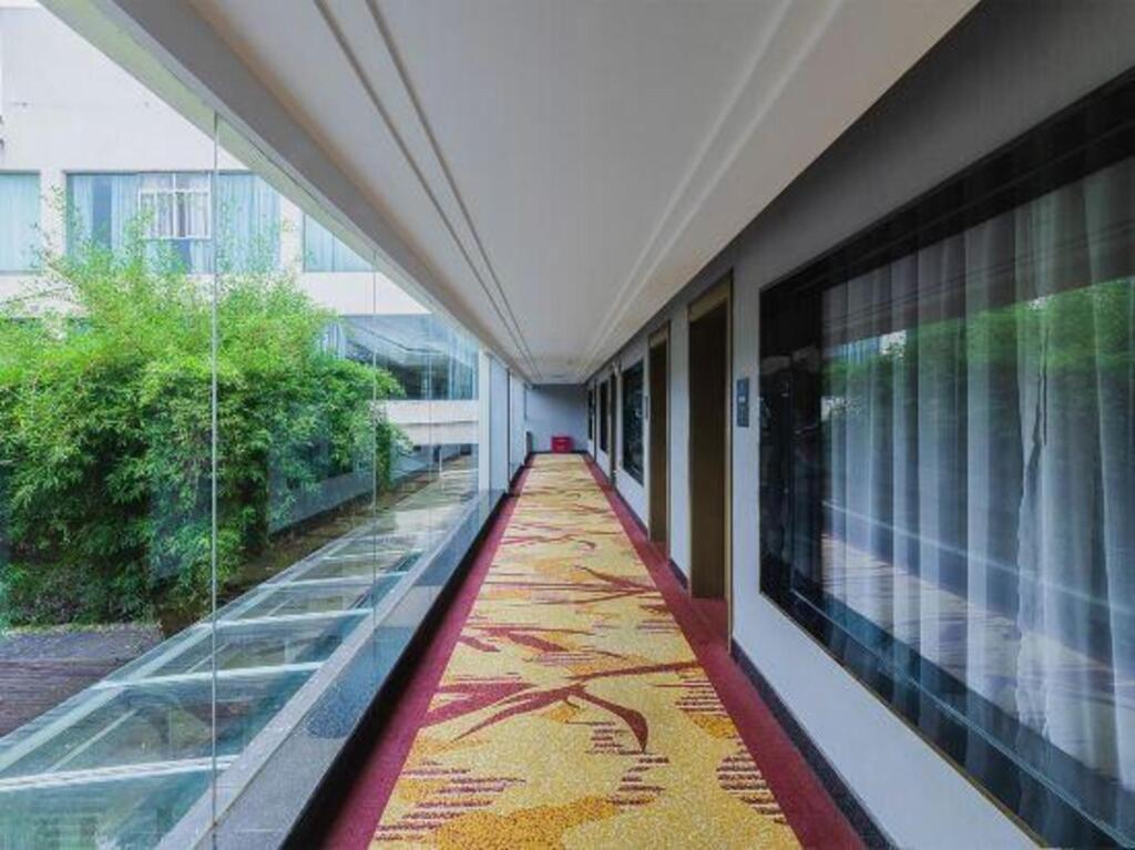 Аньцин: Zunyue Hotel