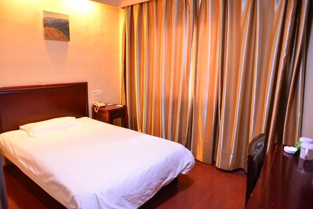 Цзинин: Jinzuan 100 Holiday Hotel