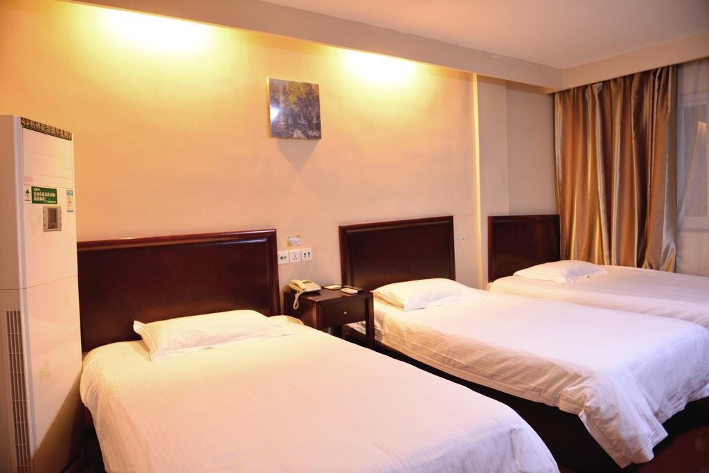 Цзинин: Jinzuan 100 Holiday Hotel