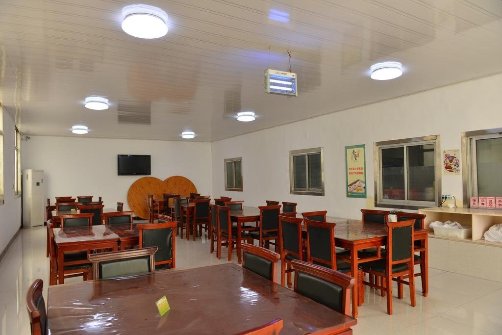 Цзинин: Jinzuan 100 Holiday Hotel