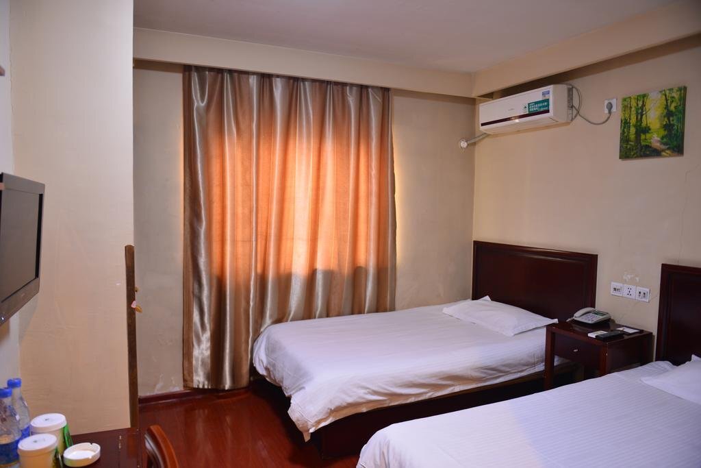 Цзинин: Jinzuan 100 Holiday Hotel