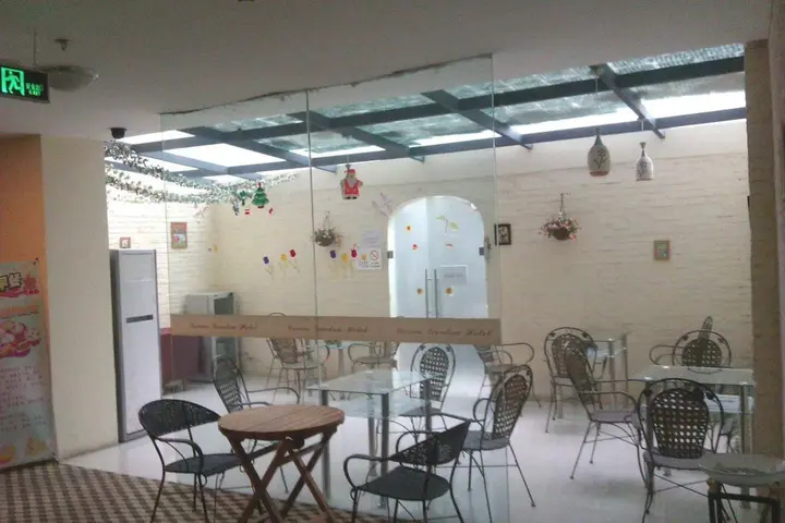 Чунцин: 洛可可花园酒店(重庆观音桥红旗河沟地铁站店)