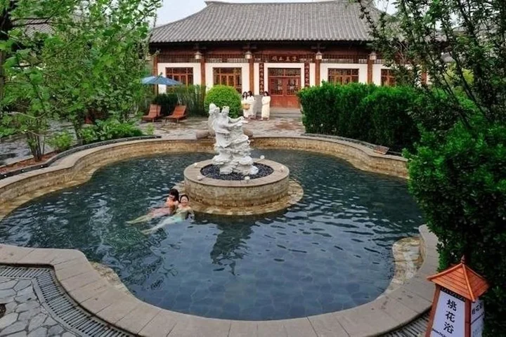 Шицзячжуан: Hebei Bailu Hot Spring Hotel