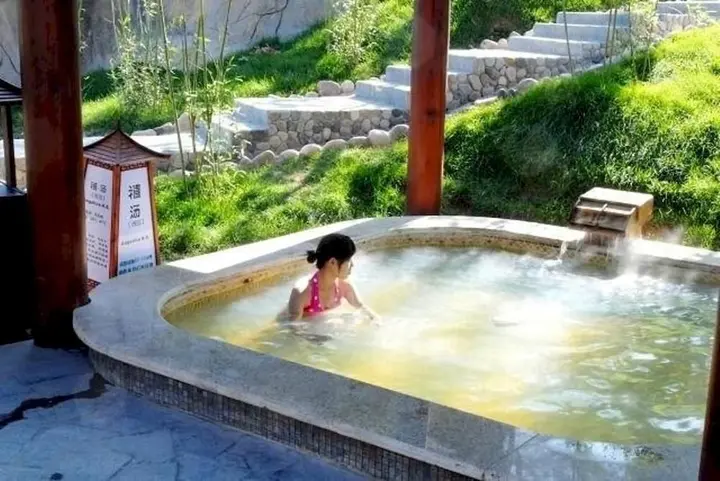 Шицзячжуан: Hebei Bailu Hot Spring Hotel