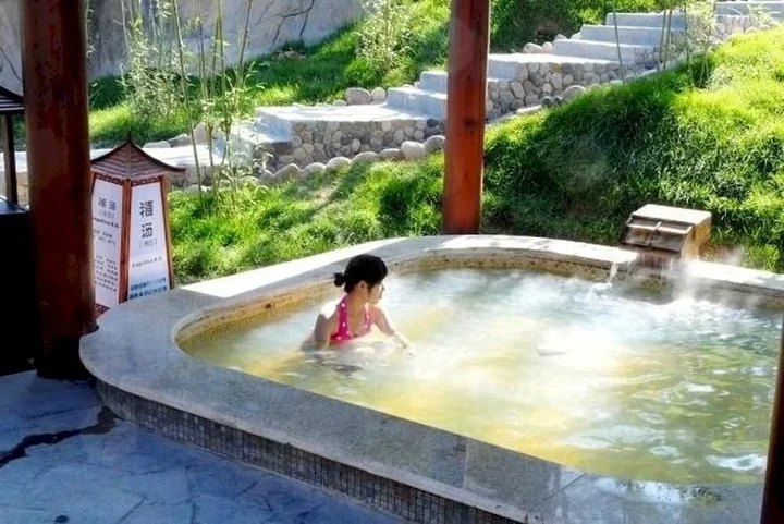 Шицзячжуан: Hebei Bailu Hot Spring Hotel