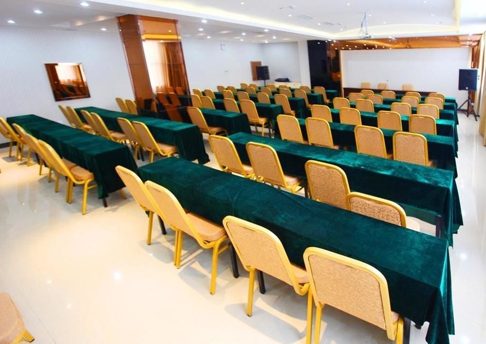 Линьи: Yishang Holiday Inn