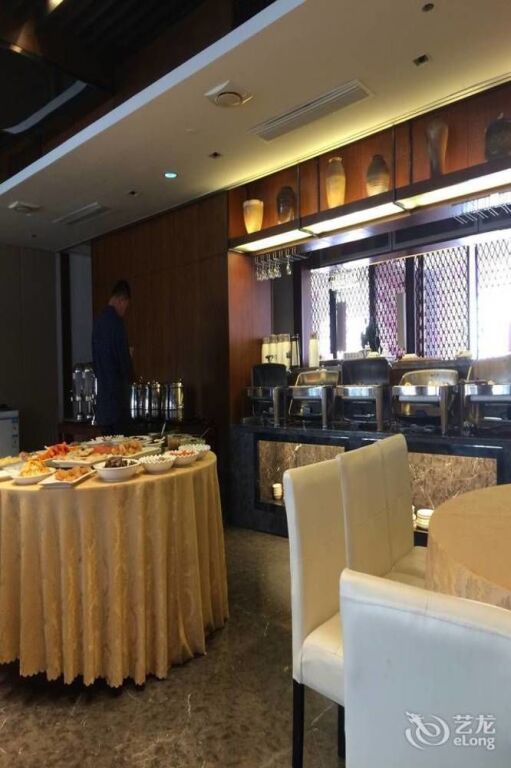 Яньчэн: Yancheng Youth Club and Reading Hotel