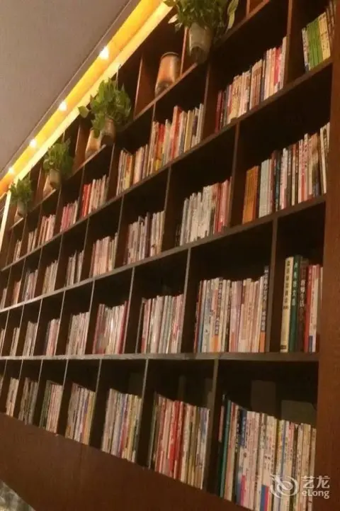 Яньчэн: Yancheng Youth Club and Reading Hotel