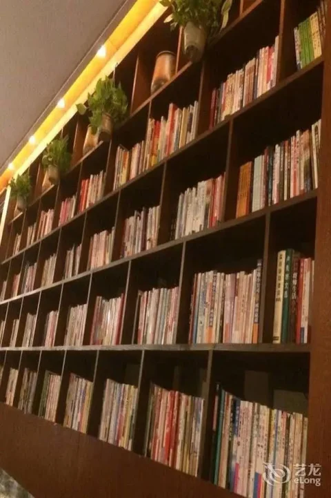 Яньчэн: Yancheng Youth Club and Reading Hotel