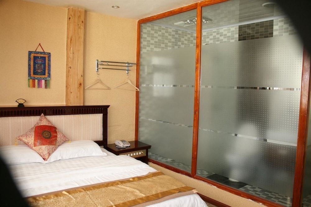 Шангри-Ла: Shangri-la Tibetan Family Inn