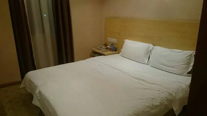 Наньнин: Nanning Hawks Holiday Hotel
